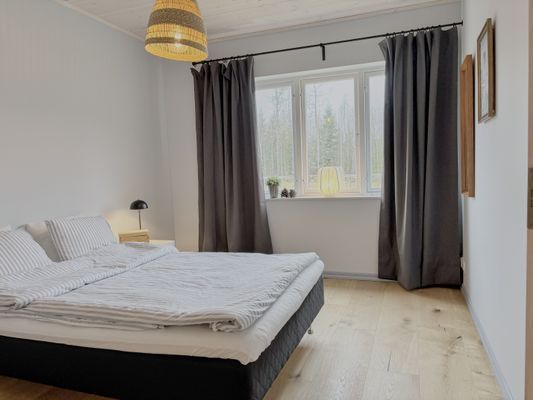 Nybyggt sjönära hus i Småland med bastu - Bild 15