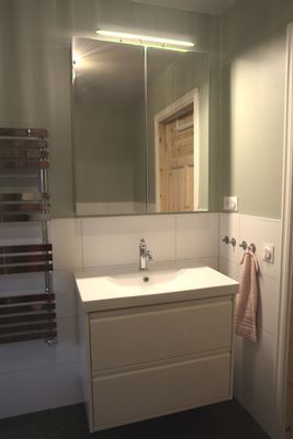 Nybyggt sjönära hus i Småland med bastu - Bild 22