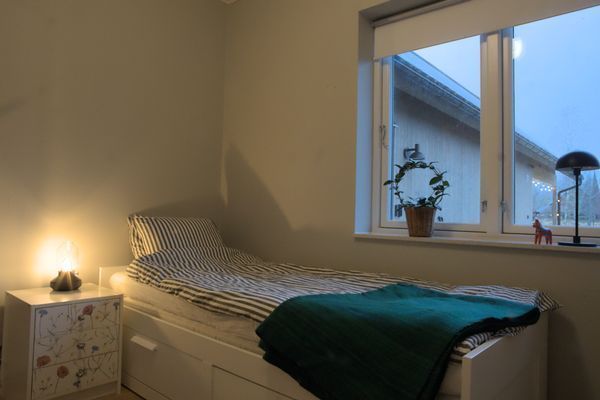 Nybyggt sjönära hus i Småland med bastu - Bild 17