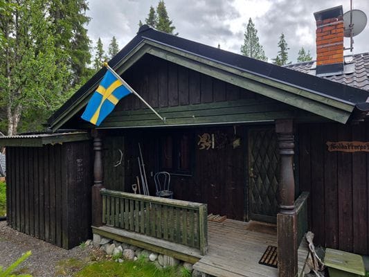 Hyr denna stuga i Björnliden på 60 m². 9 sängplatser. Pris ej tillgängligt. Se bilder och tillgänglighet här.