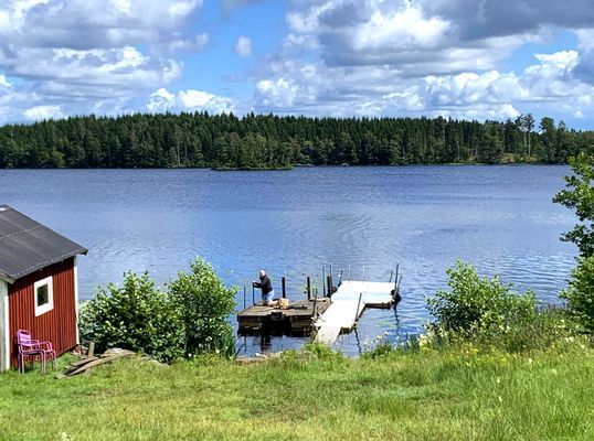 Nybyggt sjönära hus i Småland med bastu - Bild 32