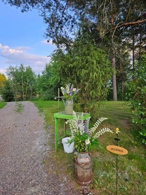 Hyr denna stuga i Värmland på 75 m². 4-6 sängplatser. 7 000 - 9 000 kr per vecka. Se bilder och tillgänglighet här.