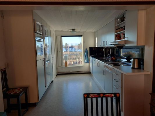 Hyr denna stuga i Ockelbo på 90 m². 6 sängplatser. 6 300 - 8 050 kr per vecka. Se bilder och tillgänglighet här.