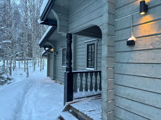 Hyr denna stuga i  på 77 m². 8-10 sängplatser. Från 14 800 kr per vecka. Se bilder och tillgänglighet här.