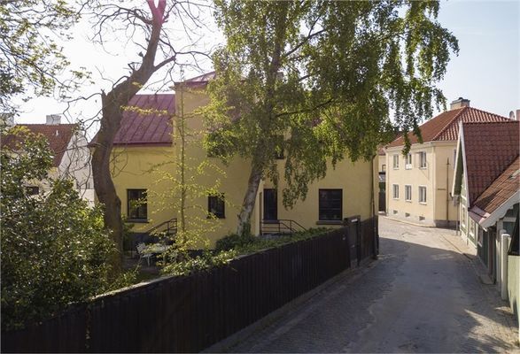 Hyr denna stuga i Visby på 54 m². 6 sängplatser. Pris ej tillgängligt. Se bilder och tillgänglighet här.