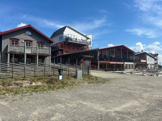 Hyr denna stuga i Klövsjö på 55 m². 5 sängplatser. Från 5 000 kr per vecka. Se bilder och tillgänglighet här.