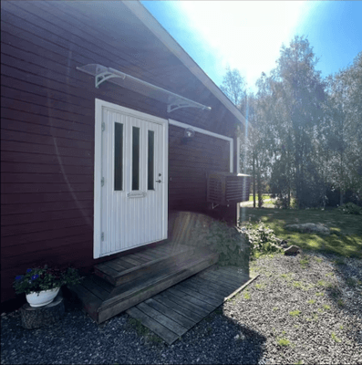 Hyr denna stuga i Umeå på 50 m². 1-2 sängplatser. 800 - 1 250 kr per dag. Se bilder och tillgänglighet här.