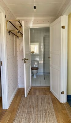 Hus med sjötomt, brygga, sandstrand, max kvällssol - Bild 23