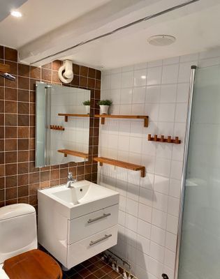 Hus med sjötomt, brygga, sandstrand, max kvällssol - Bild 22