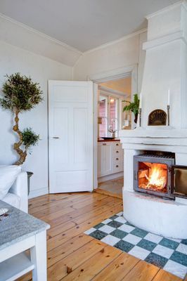 Hyr denna stuga i Gotland på 60 m². 2-4 sängplatser. 6 500 - 19 500 kr per vecka. Se bilder och tillgänglighet här.