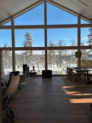 Stort vinterhus med utsikt mot Grövelsjöfjällen