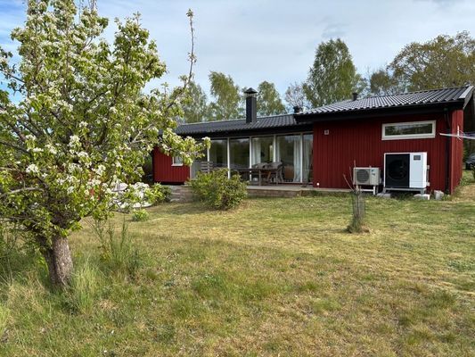 Nyrenoverad stuga med två badrum