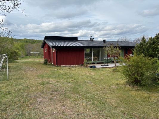 Nyrenoverad stuga med två badrum
