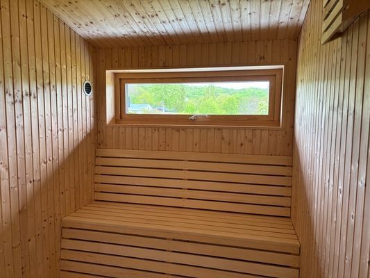 Nyrenoverad stuga med två badrum - Bild 15