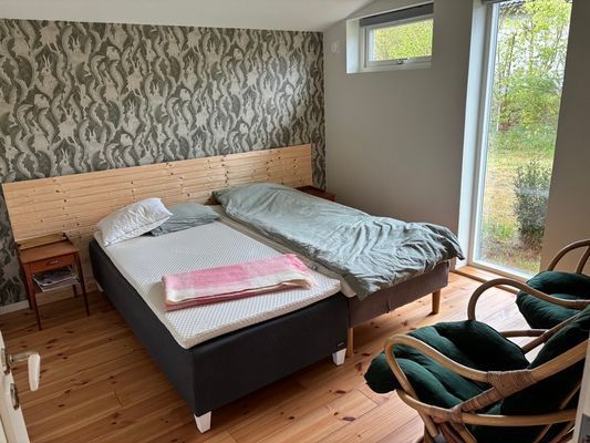 Nyrenoverad stuga med två badrum - Bild 11