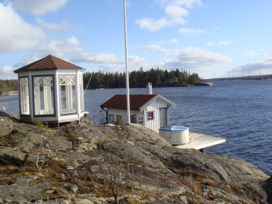 Hyr denna stuga i  på 40 m². 5-6 sängplatser. Från 6 930 kr per vecka. Se bilder och tillgänglighet här.