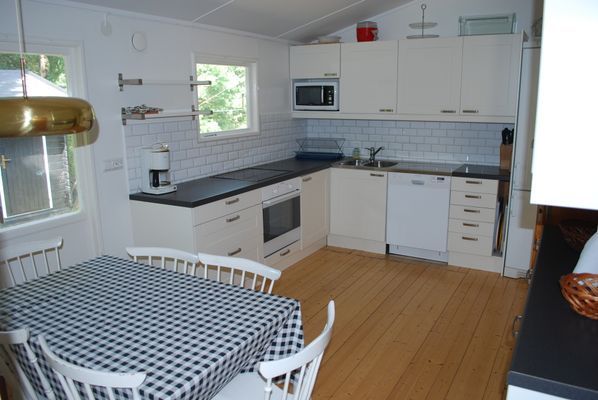 Hyr denna stuga i Ljunghusen på 95 m². 6 sängplatser. 10 000 - 16 000 kr per vecka. Se bilder och tillgänglighet här.