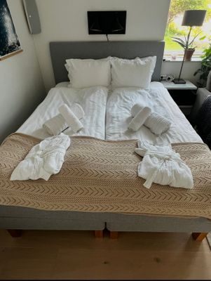 Hyr denna stuga i Göteborg på 40 m². 2 sängplatser. 8 000 - 10 000 kr per vecka. Se bilder och tillgänglighet här.