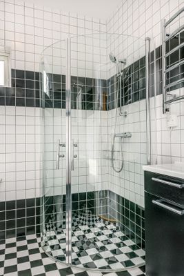 Villa med pool och havsutsikt. Gotland N Fårösund - Bild 12