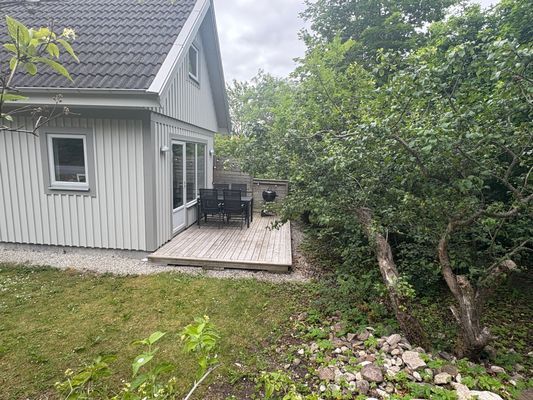 Hyr denna stuga i Visby på 50 m². 6 sängplatser. 5 500 - 10 500 kr per vecka. Se bilder och tillgänglighet här.