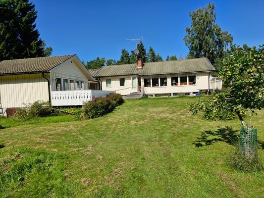 Havsnära fritidshus i Grisslehamn, 10-personer.