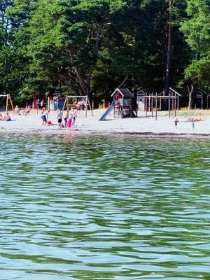 Hyr denna stuga i Hällevik på 100 m². 6 sängplatser. 8 400 - 12 250 kr per vecka. Se bilder och tillgänglighet här.