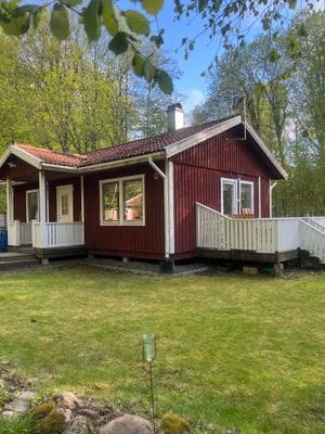 Bild 4 på Enkel sommarstuga i åkulla bokskog