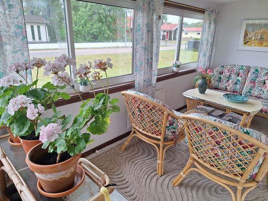 Hyr denna stuga i Mellbystrand på 68 m². 4-6 sängplatser. 7 000 - 9 500 kr per vecka. Se bilder och tillgänglighet här.