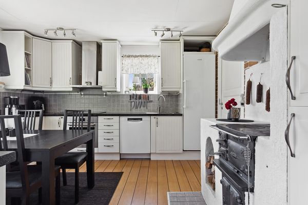 Mysig stuga nära natur och bad