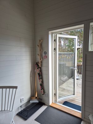 Hyr denna stuga i Kalmar på 25 m². 2-4 sängplatser. 4 500 - 5 500 kr per vecka. Se bilder och tillgänglighet här.