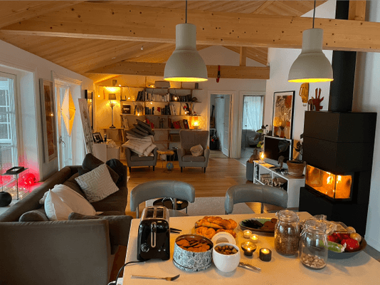 Hyr denna stuga i Värmdö på 118 m². 4-6 sängplatser. Pris ej tillgängligt. Se bilder och tillgänglighet här.
