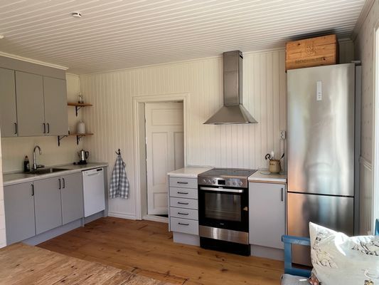 Nyrenoverat och fullt utrustat kök.