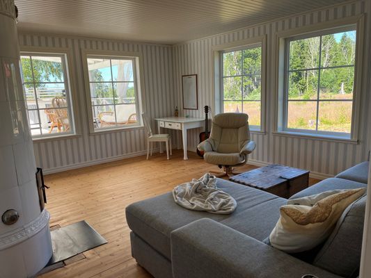 Vardagsrum nedervåning.