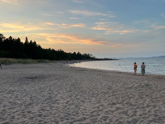 På Ulvön finns både stränder och pooler (mot avgift).