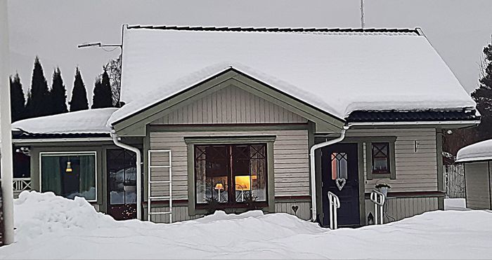 Mysigt fräscht hus i Mora med fint läge vid vatten