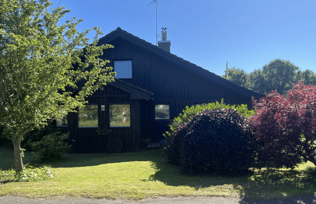 Rymligt stuga 150 m från barnvänlig sandstrand