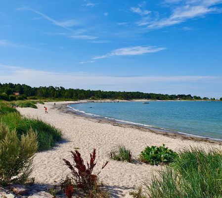 Hyr denna stuga i Byxelkrok på 100 m². 4-9 sängplatser. 16 000 - 22 000 kr per vecka. Se bilder och tillgänglighet här.