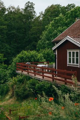 Två stugor i idyllen Orrnäs