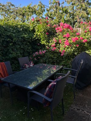 Hyr denna stuga i Köpingsvik på 25 m². 4-6 sängplatser. 5 000 - 6 000 kr per vecka. Se bilder och tillgänglighet här.