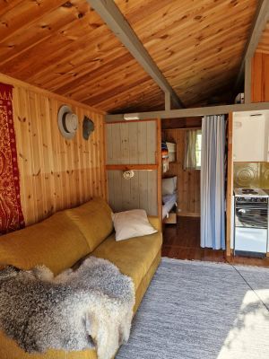 Liten mysig stuga med badrocksavstånd till havet - Bild 6