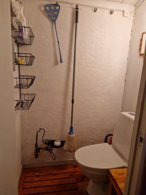 Liten mysig stuga med badrocksavstånd till havet - Bild 9