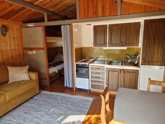 Liten mysig stuga med badrocksavstånd till havet - Bild 12