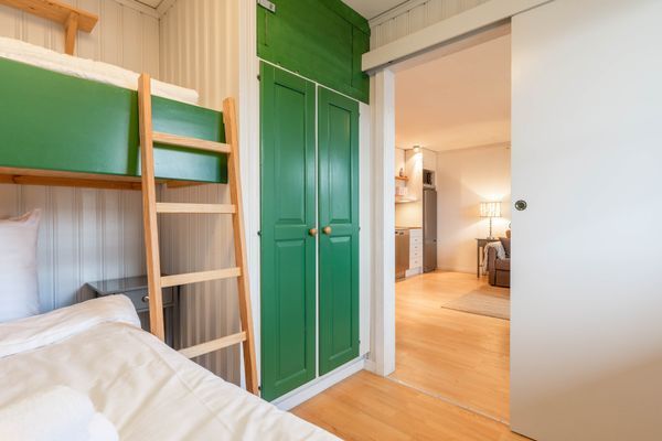 Hyr denna stuga i Åre på 50 m². 7 sängplatser. 3 000 - 5 000 kr per dag. Se bilder och tillgänglighet här.