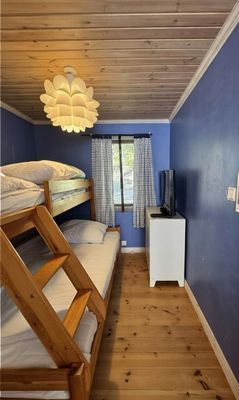 Soliga, fina stugan Kärbo med roddbåt - Bild 14