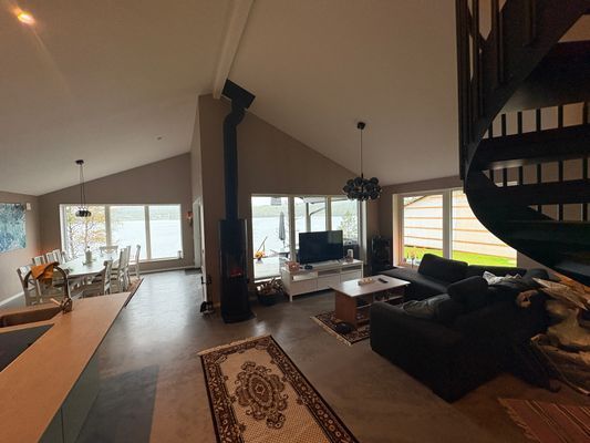 Hyr denna stuga i  på 120 m². 12 sängplatser. Från 2 200 kr per dag. Se bilder och tillgänglighet här.