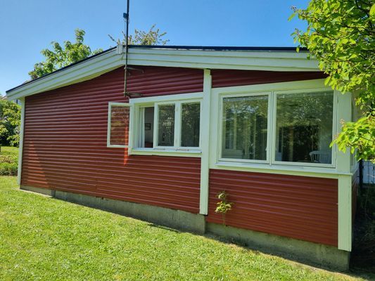 Hyr denna stuga i Arild på 72 m². 5 sängplatser. 6 300 - 8 450 kr per vecka. Se bilder och tillgänglighet här.
