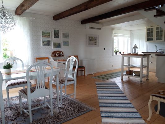 Bild 4 på Naturskön och lantlig idyll mellan sjöar.