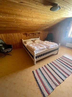 Hyr denna stuga i Vemdalen på 80 m². 4-5 sängplatser. 5 000 - 11 000 kr per vecka. Se bilder och tillgänglighet här.
