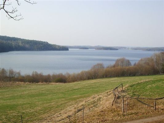Hyr denna stuga i Ullared på 81 m². 8 sängplatser. 7 000 - 9 000 kr per vecka. Se bilder och tillgänglighet här.