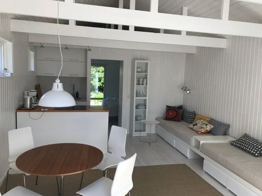 Hyr denna stuga i Falsterbo på 40 m². 4 sängplatser. Pris ej tillgängligt. Se bilder och tillgänglighet här.